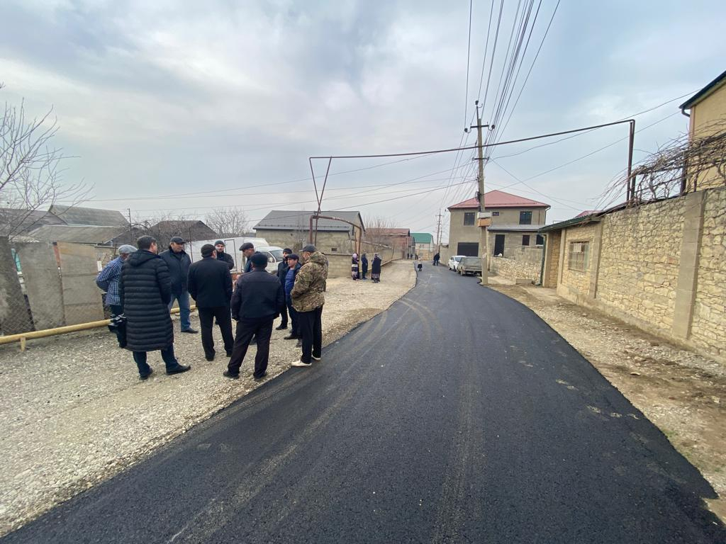 На ул. Айвовой в Махачкале начали укладывать асфальт