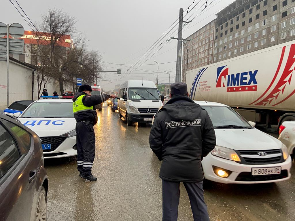 В Махачкале продолжаются мероприятия по проверке соблюдения транспортного  законодательства