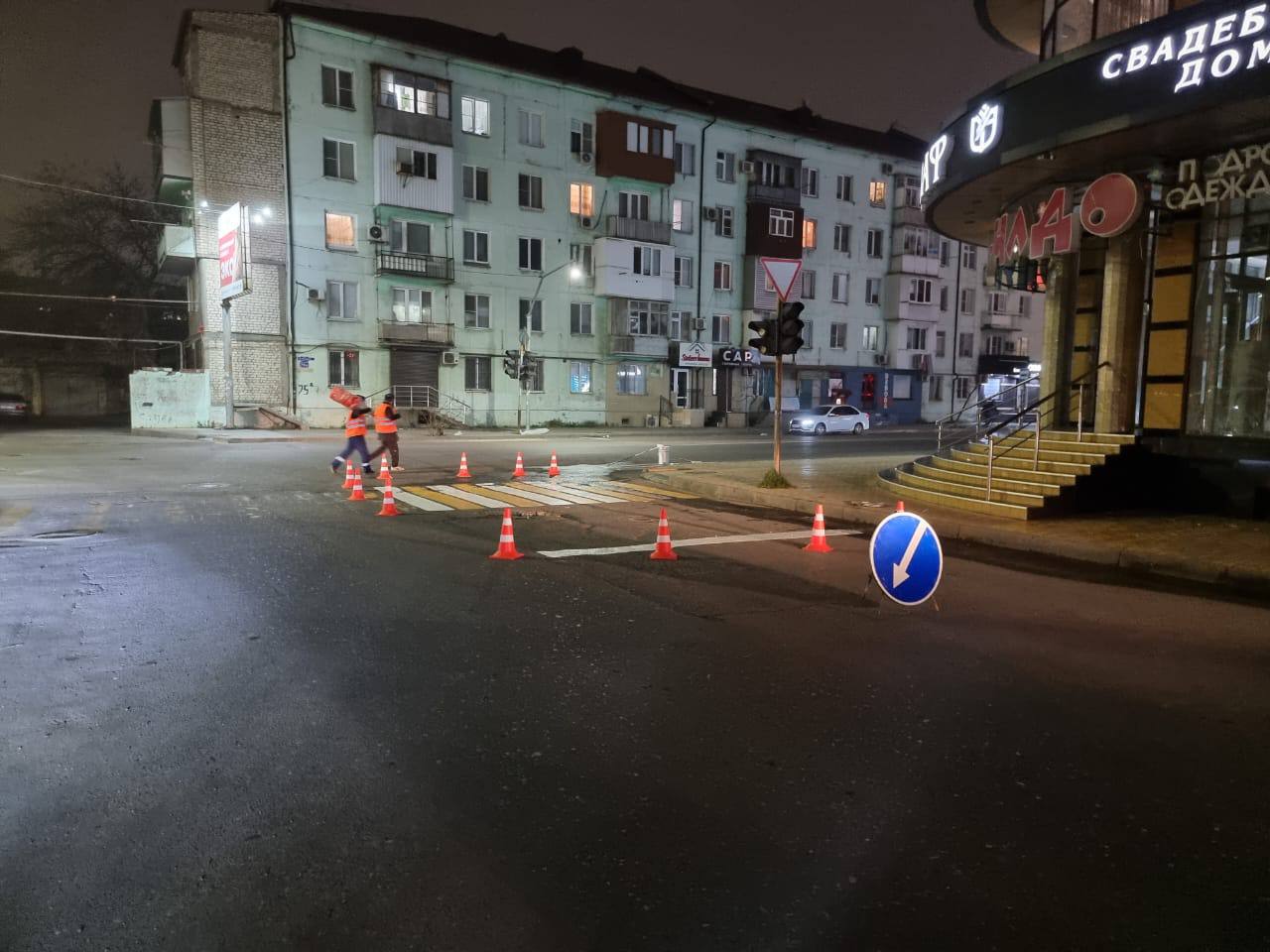 На проспекте Амет-Хана Султана обновили дорожную разметку | 05.04.2023 |  Новости Махачкалы - БезФормата