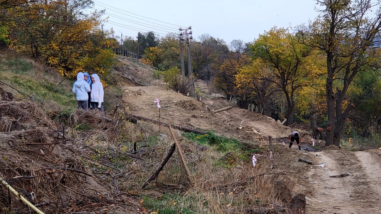 У Вузовского озера начали строительство сквера | 02.11.2023 | Новости  Махачкалы - БезФормата